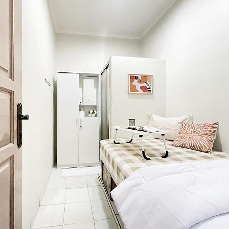 הוסטל ג'קרטה Kos Awany Coliving מראה חיצוני תמונה